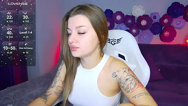 Snapshot of LindaBrilliant chatting on October 23, 2025, 2:10 am LindaBrilliant online show from October 23, 2025, 2:10 am