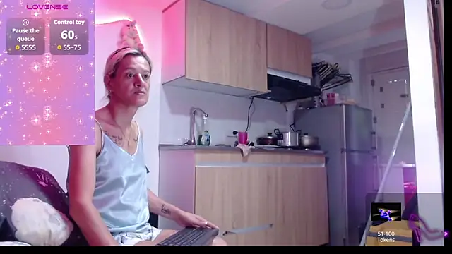 Snapshot of AllysonStonne chatting on March 13, 2026, 10:48 pm AllysonStonne online show from March 13, 2026, 10:48 pm