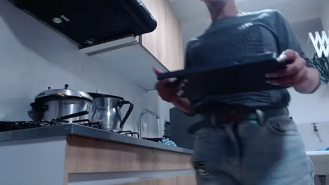 AllysonStonne online show from November 29, 2025, 2:01 am