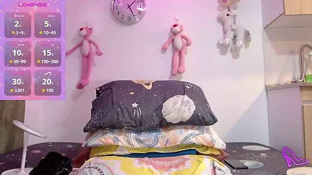 Snapshot of AllysonStonne chatting on March 7, 2026, 3:35 am AllysonStonne online show from March 7, 2026, 3:35 am