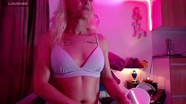 Snapshot of AllysonStonne chatting on April 27, 2026, 10:52 pm AllysonStonne online show from April 27, 2026, 10:52 pm