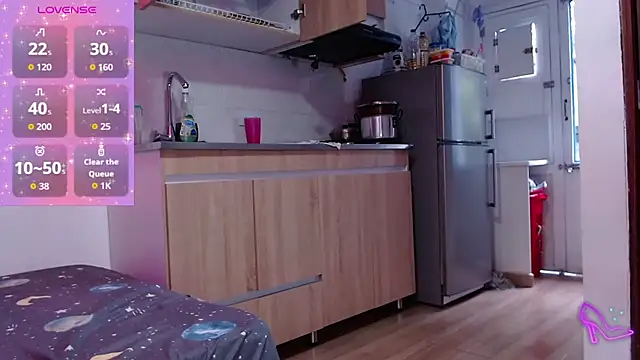 Snapshot of AllysonStonne chatting on April 9, 2026, 8:48 pm AllysonStonne online show from April 9, 2026, 8:48 pm