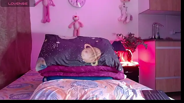 Snapshot of AllysonStonne chatting on March 24, 2026, 10:32 pm AllysonStonne online show from March 24, 2026, 10:32 pm