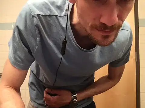 Snapshot of handyman7766 chatting on January 5, 2025, 3:34 pm handyman7766 online show from January 5, 2025, 3:34 pm