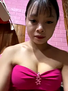 Snapshot of LunaBerry18 chatting on September 19, 2025, 12:53 pm LunaBerry18 online show from September 19, 2025, 12:53 pm