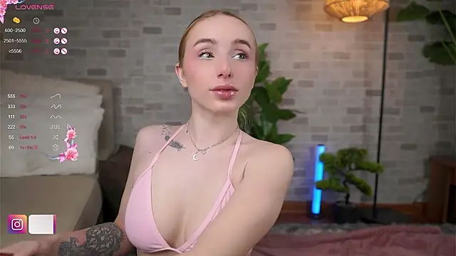 Snapshot of BabyyyLunaX chatting on February 13, 2026, 3:06 am BabyyyLunaX online show from February 13, 2026, 3:06 am