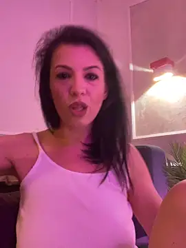 AlyaRei online show from May 1, 2026, 6:57 pm