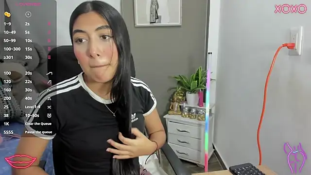 Allison 19   online show from November 25, 2025, 4:02 am