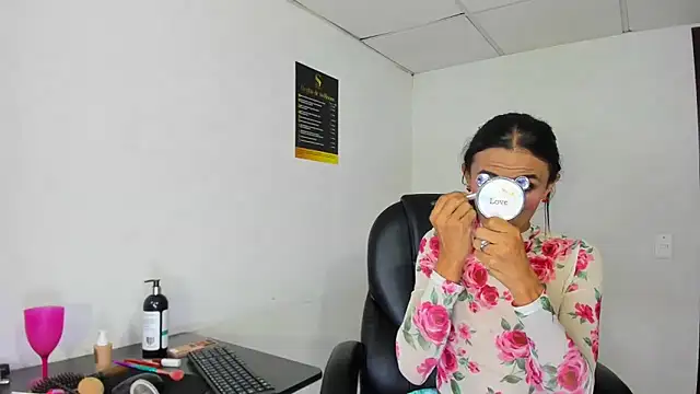 Snapshot of Aisha_hotts777 chatting on December 20, 2025, 4:10 pm Aisha hotts777 online show from December 20, 2025, 4:10 pm