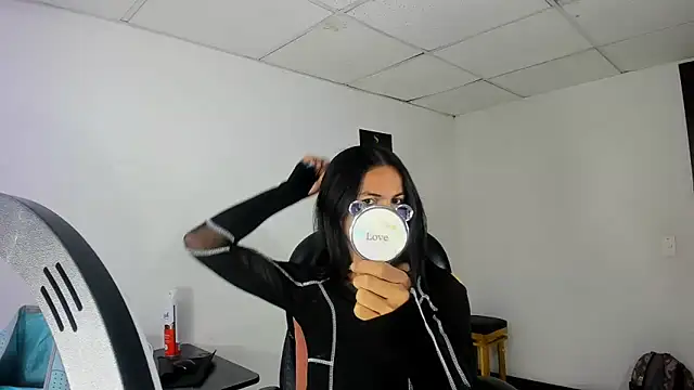 Snapshot of Aisha_hotts777 chatting on November 30, 2025, 2:45 am Aisha hotts777 online show from November 30, 2025, 2:45 am