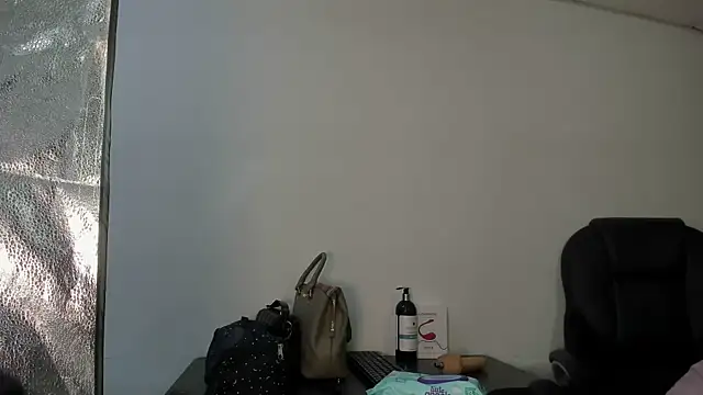 Snapshot of Aisha_hotts777 chatting on December 15, 2025, 2:28 am Aisha hotts777 online show from December 15, 2025, 2:28 am