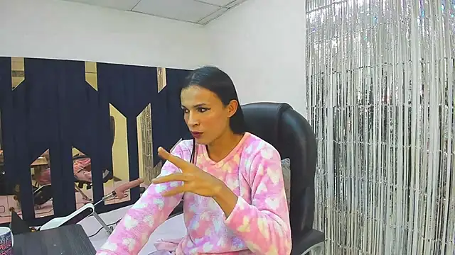 Snapshot of Aisha_hotts777 chatting on May 7, 2026, 5:01 am Aisha hotts777 online show from May 7, 2026, 5:01 am