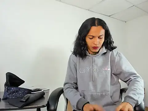 Snapshot of Aisha_hotts777 chatting on December 2, 2025, 5:09 am Aisha hotts777 online show from December 2, 2025, 5:09 am