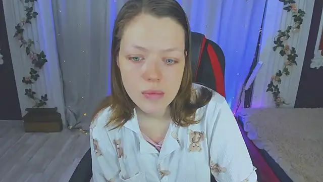 Lunar Lily online show from October 8, 2025, 5:53 am