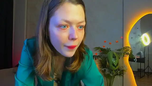 Lunar Lily online show from November 1, 2025, 5:36 am