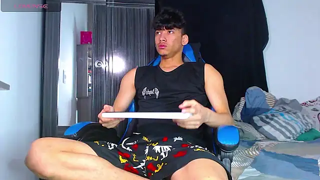 Snapshot of Gael_Jones chatting on January 7, 2026, 8:36 pm Gael Jones online show from January 7, 2026, 8:36 pm