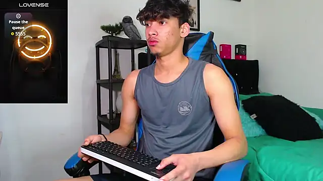 Snapshot of Gael_Jones chatting on November 4, 2025, 5:22 am Gael Jones online show from November 4, 2025, 5:22 am