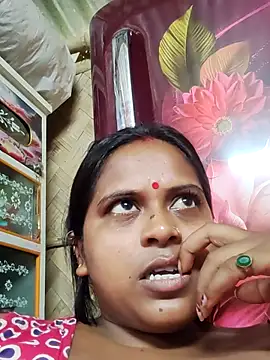 Hot-Show2 online show from October 8, 2025, 5:42 am