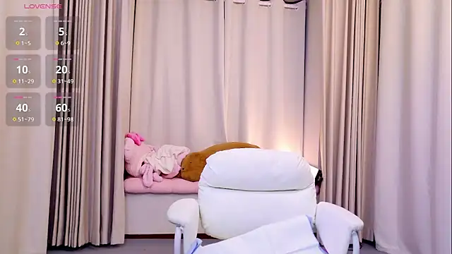 Snapshot of niannian18 chatting on October 28, 2025, 10:14 am niannian18 online show from October 28, 2025, 10:14 am