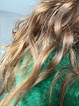 TenderLaGlamor online show from November 24, 2025, 12:38 pm