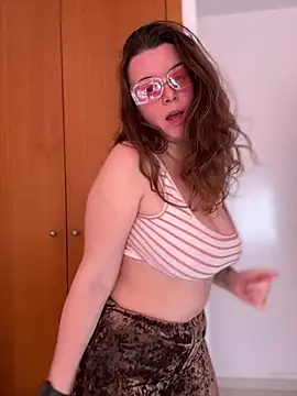 TenderLaGlamor online show from February 6, 2026, 12:34 pm