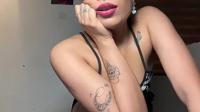 LucytheDevilQueen online show from June 25, 2026, 5:12 am