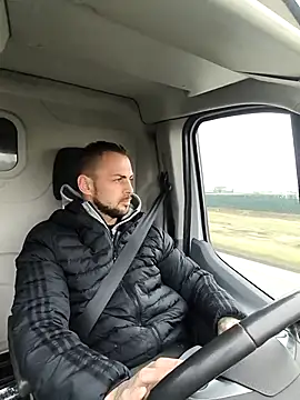 papichulo0099 online show from November 27, 2025, 7:31 am