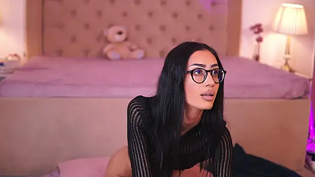 ChloeObril online show from December 3, 2025, 4:13 am