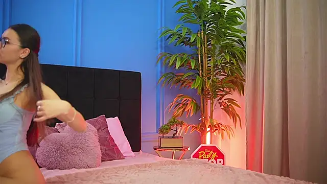 alexxisrae online show from November 4, 2025, 6:06 am