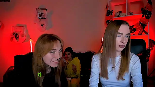 Snapshot of lizzie_boom chatting on October 21, 2025, 7:24 pm lizzie boom online show from October 21, 2025, 7:24 pm