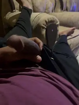 Prettylarge online show from October 28, 2025, 10:52 pm