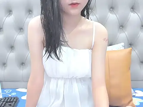 Snapshot of _ly__ chatting on October 6, 2025, 4:19 pm ly online show from October 6, 2025, 4:19 pm