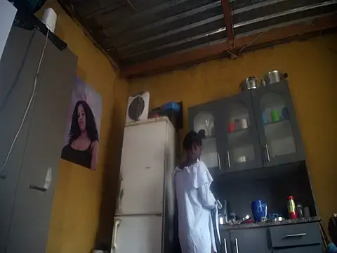 Snapshot of Caramelchick01 chatting on November 3, 2025, 9:13 am Caramelchick01 online show from November 3, 2025, 9:13 am