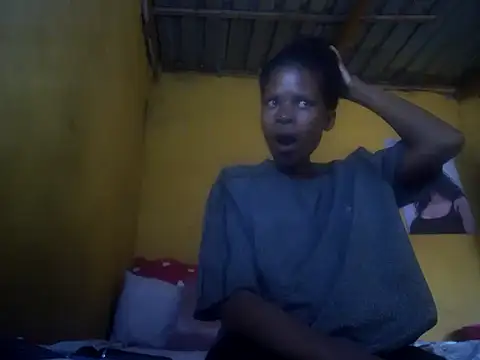 Snapshot of Caramelchick01 chatting on October 17, 2025, 5:33 am Caramelchick01 online show from October 17, 2025, 5:33 am