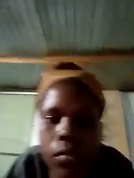 Snapshot of Caramelchick01 chatting on October 17, 2025, 8:43 pm Caramelchick01 online show from October 17, 2025, 8:43 pm