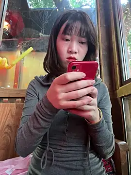 littleqiu online show from May 3, 2026, 9:25 am