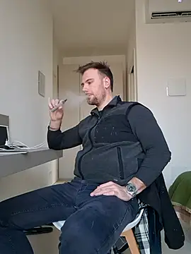 mrlyuis online show from February 26, 2026, 4:07 pm