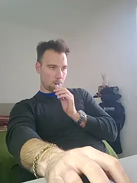 mrlyuis online show from December 22, 2025, 10:26 am