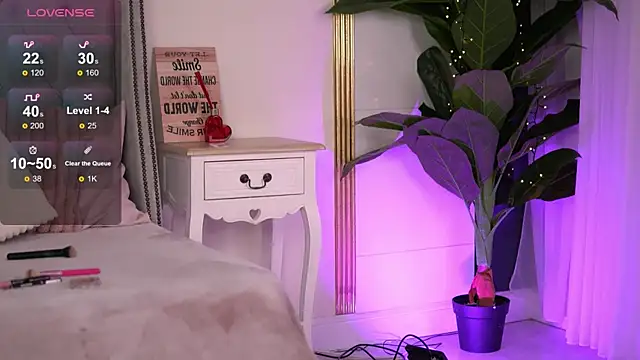 RebeccaRese online show from April 2, 2026, 7:59 am