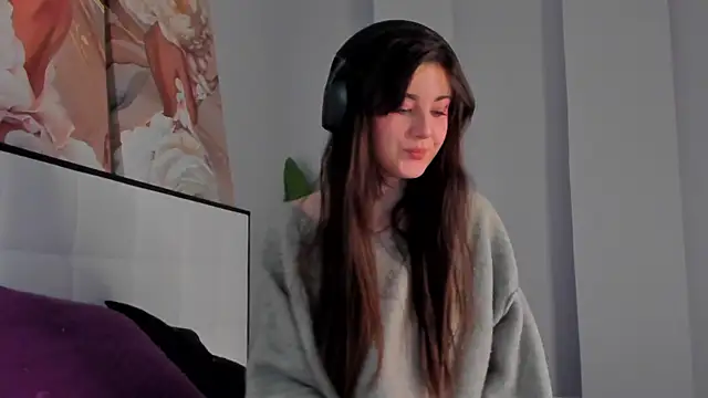 CloveDia online show from October 25, 2025, 8:24 am