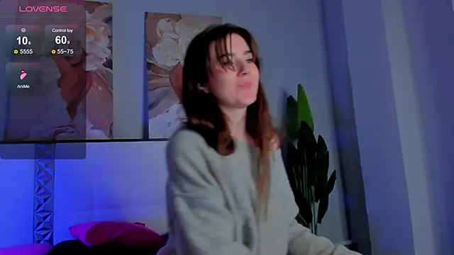 CloveDia online show from September 28, 2025, 7:54 pm