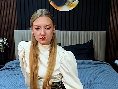 DarcyWilsy online show from November 4, 2025, 8:56 pm