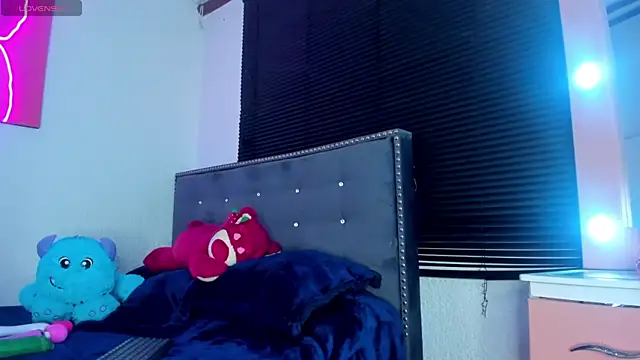 Snapshot of kyliiex18 chatting on November 16, 2025, 2:27 am kyliiex18 online show from November 16, 2025, 2:27 am