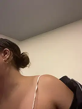 Snapshot of destiny69col chatting on November 6, 2025, 1:20 am destiny69col online show from November 6, 2025, 1:20 am