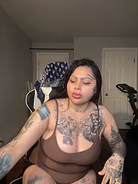 chicanachic13 online show from October 5, 2025, 7:21 am