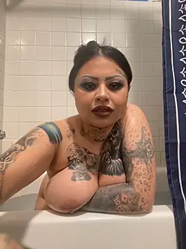 chicanachic13 online show from September 21, 2025, 2:17 am