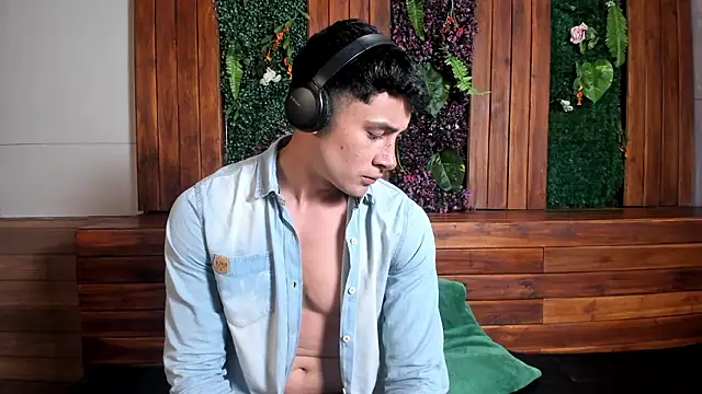 AustinJones  online show from February 7, 2026, 6:38 pm