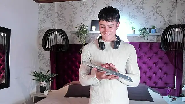 AustinJones  online show from February 18, 2026, 7:54 pm