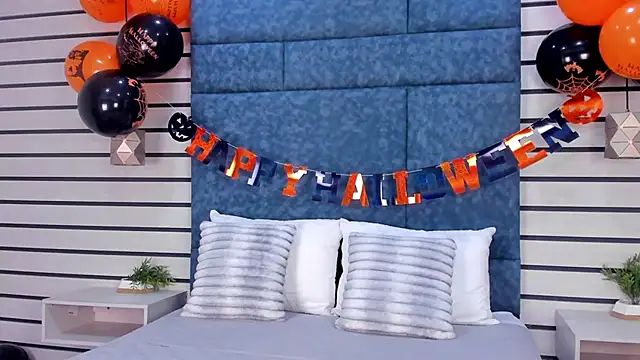 Snapshot of NatyLeone chatting on October 15, 2025, 8:17 pm NatyLeone online show from October 15, 2025, 8:17 pm