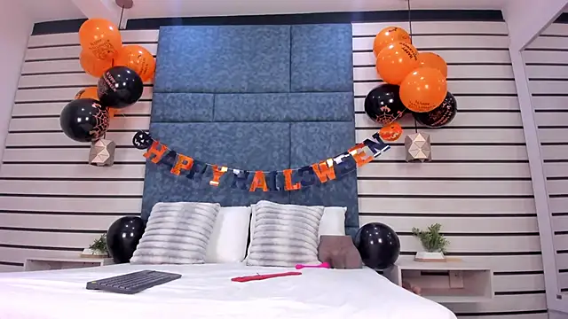 Snapshot of NatyLeone chatting on October 17, 2025, 8:32 pm NatyLeone online show from October 17, 2025, 8:32 pm